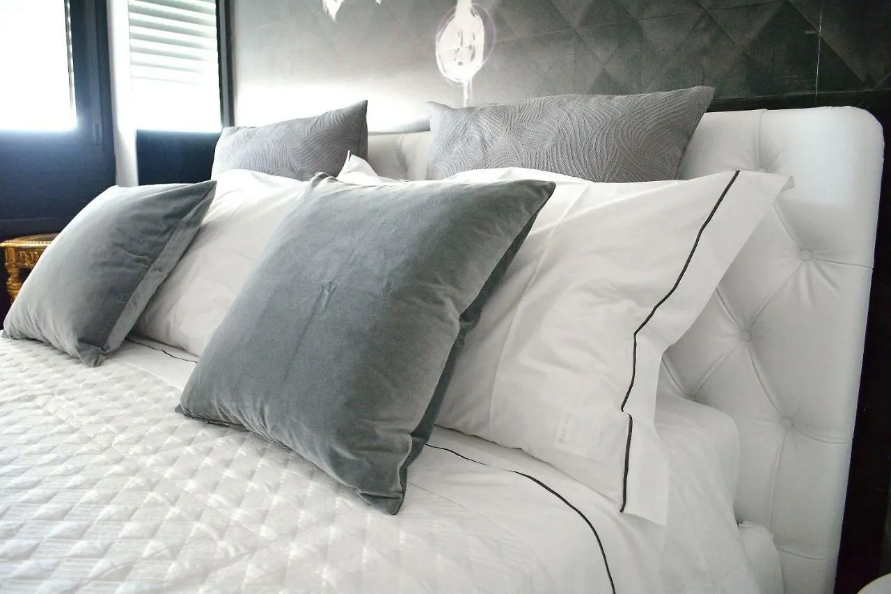 29 Via Filippo Turati Hotel Milan 0*,  Italy
